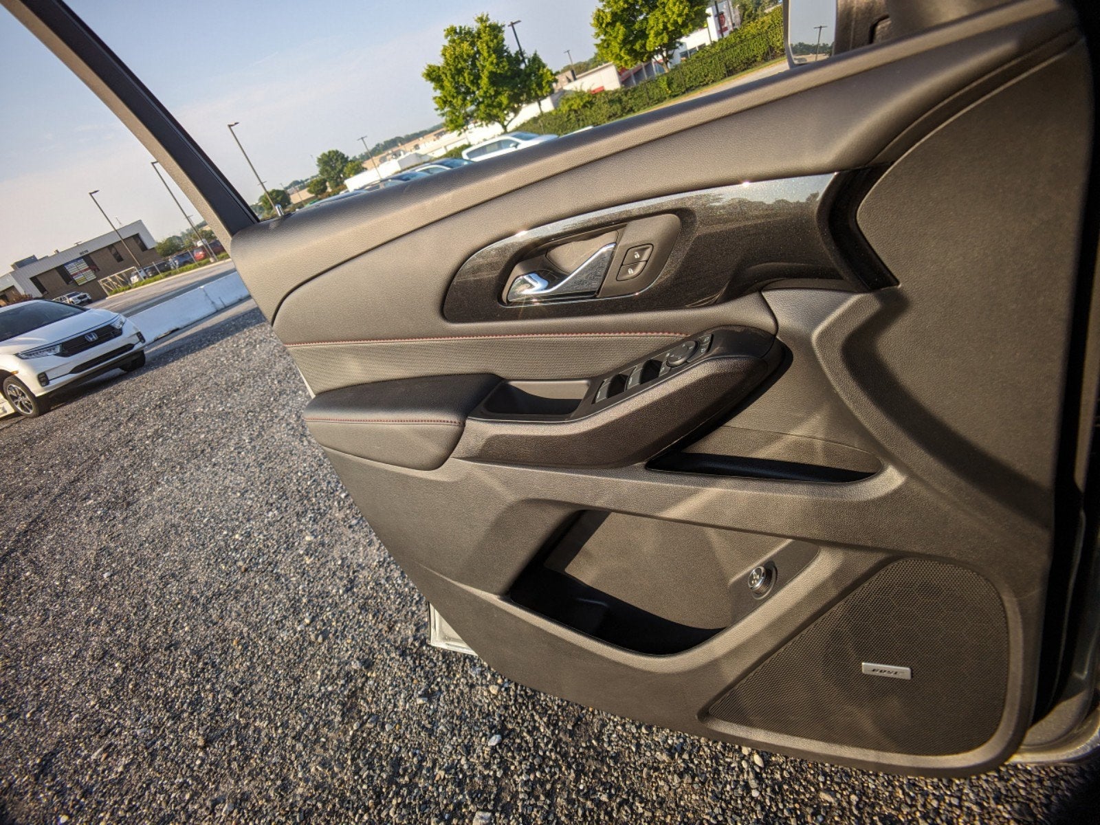 2023 Chevrolet Traverse RS Sport Braun Side Entry Power In-floor Ramp
