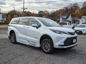 2024 Toyota SIENNA XLE 8 PASSENGER FWD