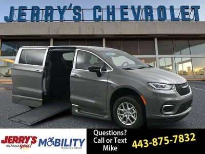 2025 Chrysler Pacifica Select - BraunAbility XI - Power InFloor Ramp