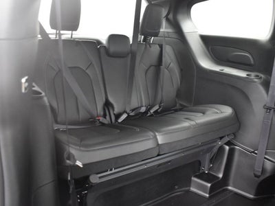 2025 Chrysler Pacifica Select - BraunAbility XI - Power InFloor Ramp