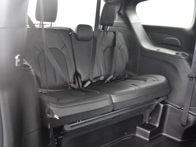 2025 Chrysler Pacifica Select - BraunAbility XI - Power InFloor Ramp