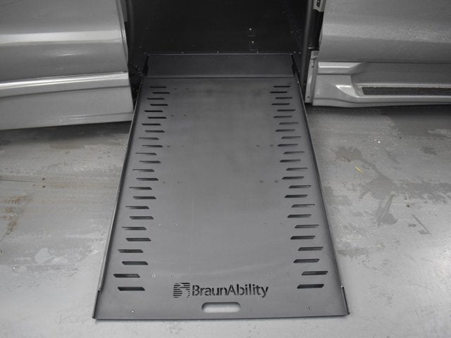 2025 Chrysler Pacifica Select - BraunAbility XI - Power InFloor Ramp