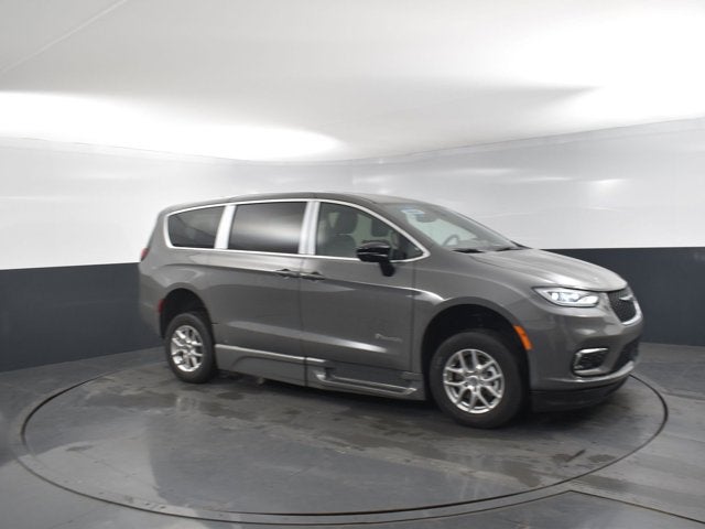 2025 Chrysler Pacifica Select - BraunAbility XI - Power InFloor Ramp