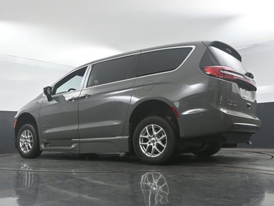 2025 Chrysler Pacifica Select - BraunAbility XI - Power InFloor Ramp