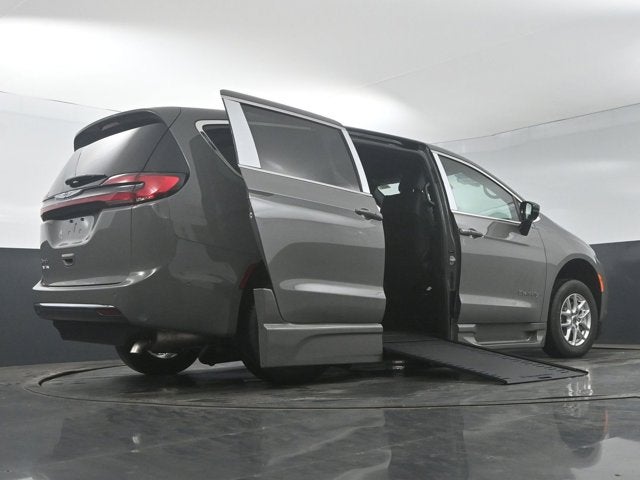 2025 Chrysler Pacifica Select - BraunAbility XI - Power InFloor Ramp