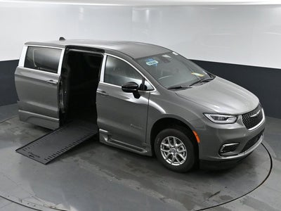 2025 Chrysler Pacifica Select - BraunAbility XI - Power InFloor Ramp