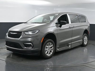 2025 Chrysler Pacifica Select - NEW BraunAbility XI - Power InFloor Ramp