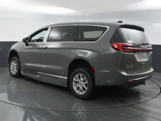2025 Chrysler Pacifica Select - BraunAbility XI - Power InFloor Ramp
