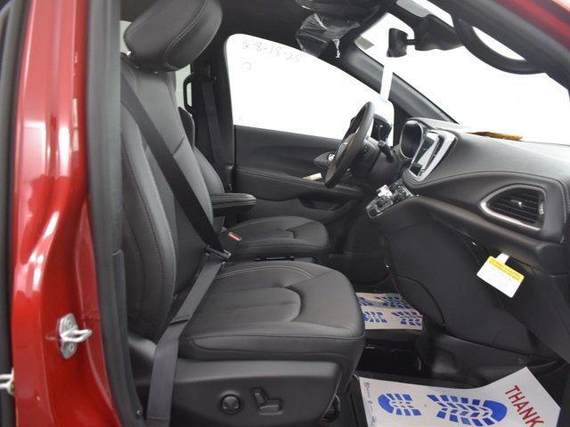 2025 Chrysler Pacifica Select - BraunAbility XT - Power Fold-Out Ramp