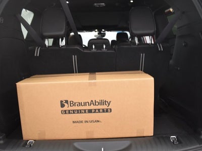 2025 Chrysler Pacifica Select - BraunAbility XT - Power Fold-Out Ramp