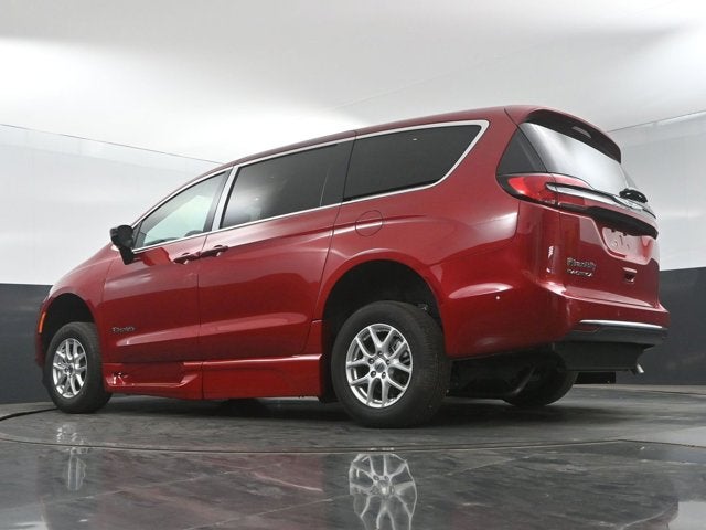 2025 Chrysler Pacifica Select - BraunAbility XT - Power Fold-Out Ramp