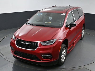 2025 Chrysler Pacifica Select - BraunAbility XT - Power Fold-Out Ramp