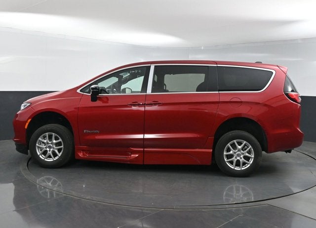 2025 Chrysler Pacifica Select - BraunAbility XT - Power Fold-Out Ramp