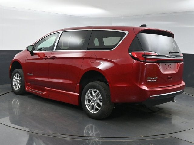 2025 Chrysler Pacifica Select - BraunAbility XT - Power Fold-Out Ramp