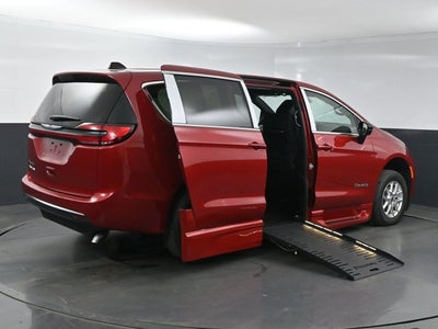 2025 Chrysler Pacifica Select - BraunAbility XT - Power Fold-Out Ramp