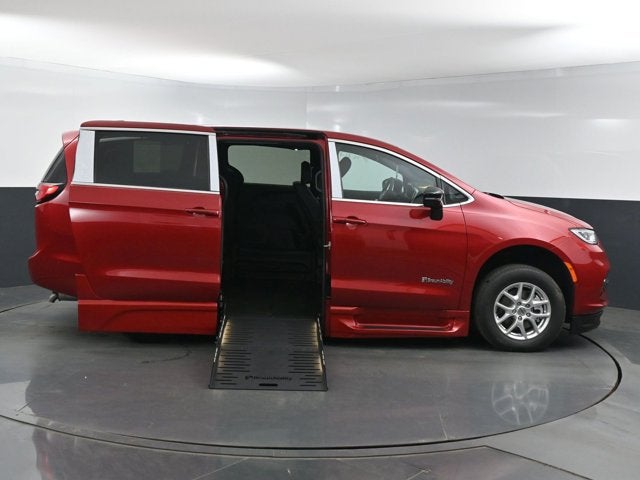 2025 Chrysler Pacifica Select - BraunAbility XT - Power Fold-Out Ramp