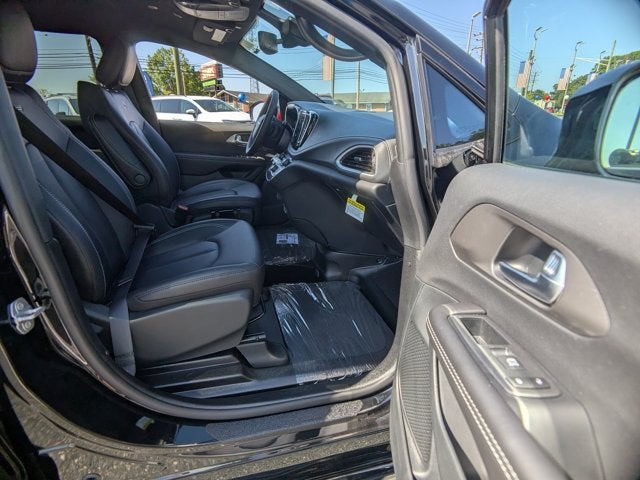 2026 Chrysler Pacifica Select Sport - [NEW]BraunAbility XT - Power Fold-Out Ramp