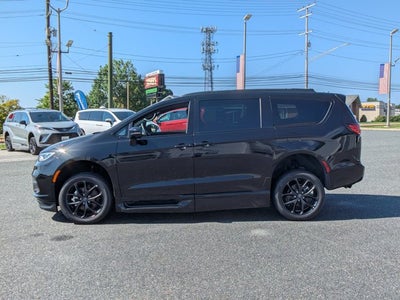 2026 Chrysler Pacifica Select Sport - [NEW]BraunAbility XT - Power Fold-Out Ramp
