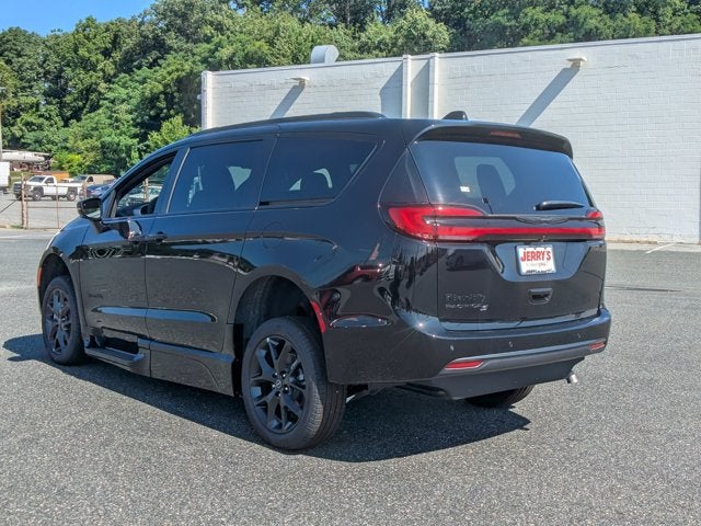 2026 Chrysler Pacifica Select Sport - [NEW]BraunAbility XT - Power Fold-Out Ramp