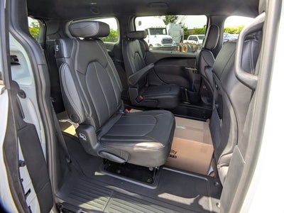 2025 Chrysler Pacifica Select - BraunAbility Manual Rear Entry - Wheelchair Accessible Conversion
