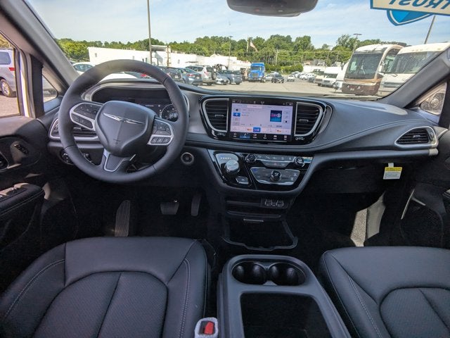 2025 Chrysler Pacifica Select - BraunAbility Manual Rear Entry - Wheelchair Accessible Conversion