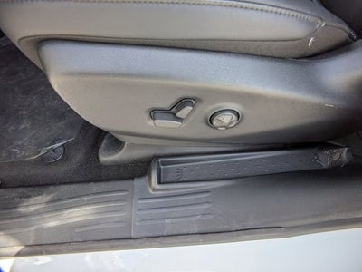 2025 Chrysler Pacifica Select - BraunAbility Manual Rear Entry - Wheelchair Accessible Conversion