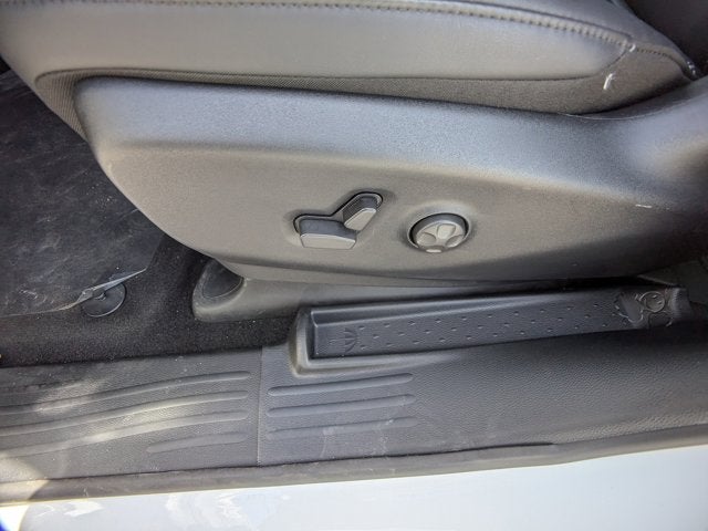 2025 Chrysler Pacifica Select - BraunAbility Manual Rear Entry - Wheelchair Accessible Conversion