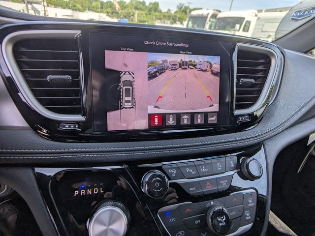 2025 Chrysler Pacifica Select - BraunAbility Manual Rear Entry - Wheelchair Accessible Conversion