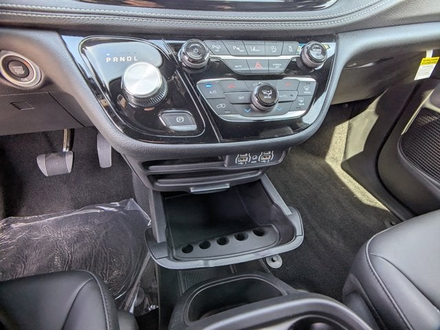 2025 Chrysler Pacifica Select - BraunAbility Manual Rear Entry - Wheelchair Accessible Conversion