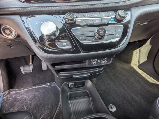 2025 Chrysler Pacifica Select - BraunAbility Manual Rear Entry - Wheelchair Accessible Conversion