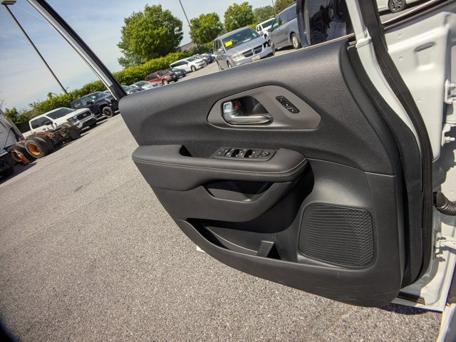 2025 Chrysler Pacifica Select - BraunAbility Manual Rear Entry - Wheelchair Accessible Conversion