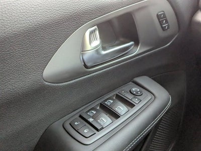 2025 Chrysler Pacifica Select - BraunAbility Manual Rear Entry - Wheelchair Accessible Conversion