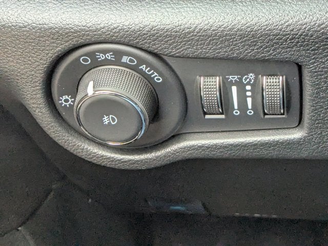 2025 Chrysler Pacifica Select - BraunAbility Manual Rear Entry - Wheelchair Accessible Conversion