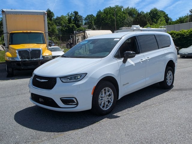 2025 Chrysler Pacifica Select - BraunAbility Manual Rear Entry - Wheelchair Accessible Conversion