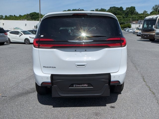 2025 Chrysler Pacifica Select - BraunAbility Manual Rear Entry - Wheelchair Accessible Conversion