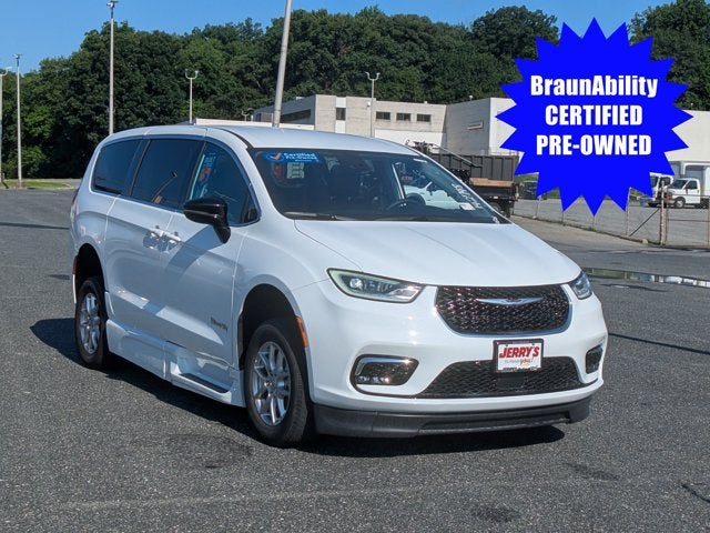 2024 Chrysler Pacifica Touring L - BraunAbility XT Power Fold-Out Ramp