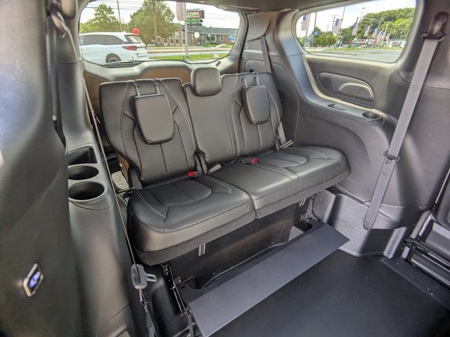 2026 Chrysler Pacifica Select - [NEW] BraunAbility XT - Power Fold-Out Ramp