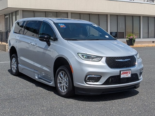 2026 Chrysler Pacifica Select - [NEW] BraunAbility XT - Power Fold-Out Ramp