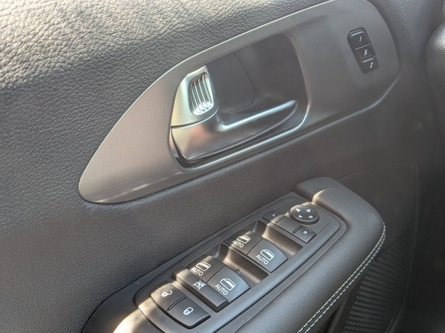 2026 Chrysler Pacifica Select - [NEW] BraunAbility XT - Power Fold-Out Ramp