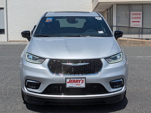 2026 Chrysler Pacifica Select - [NEW] BraunAbility XT - Power Fold-Out Ramp