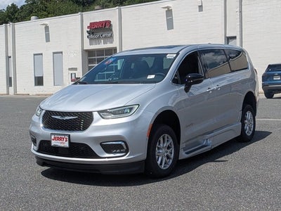 2026 Chrysler Pacifica Select - [NEW] BraunAbility XT - Power Fold-Out Ramp