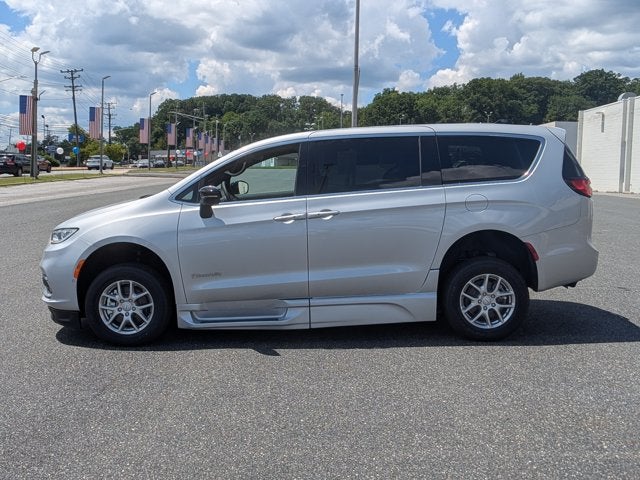 2026 Chrysler Pacifica Select - [NEW] BraunAbility XT - Power Fold-Out Ramp