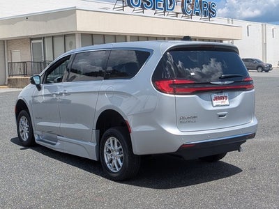 2026 Chrysler Pacifica Select - [NEW] BraunAbility XT - Power Fold-Out Ramp