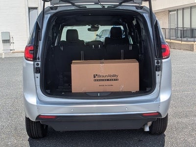 2026 Chrysler Pacifica Select - [NEW] BraunAbility XT - Power Fold-Out Ramp