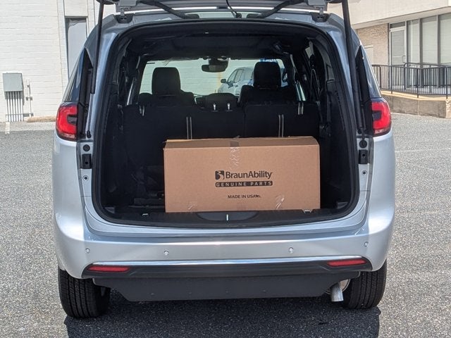 2026 Chrysler Pacifica Select - [NEW] BraunAbility XT - Power Fold-Out Ramp