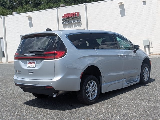 2026 Chrysler Pacifica Select - [NEW] BraunAbility XT - Power Fold-Out Ramp