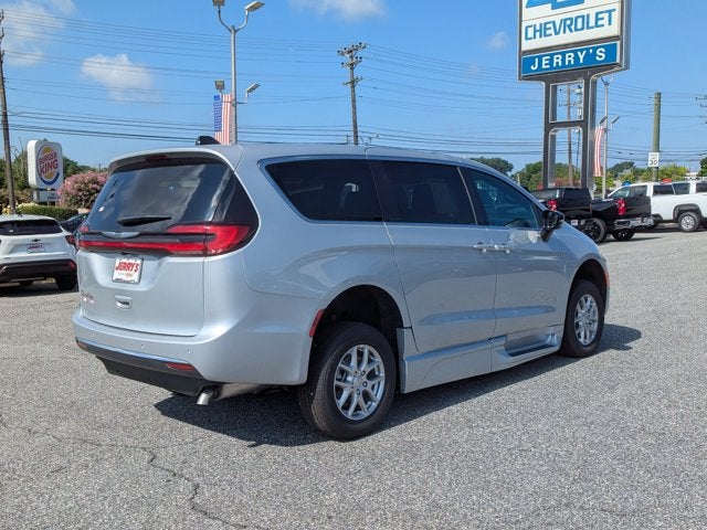 2026 Chrysler Pacifica Select - [NEW] BraunAbility XT - Power Fold-Out Ramp