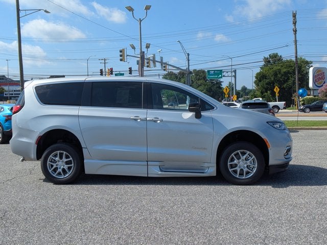 2026 Chrysler Pacifica Select - [NEW] BraunAbility XT - Power Fold-Out Ramp