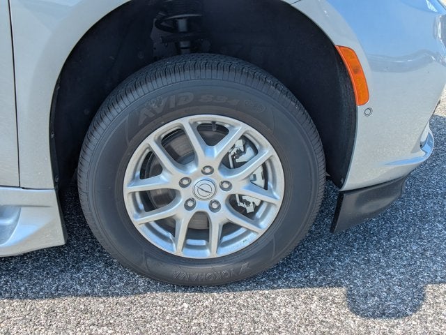 2026 Chrysler Pacifica Select - [NEW] BraunAbility XT - Power Fold-Out Ramp