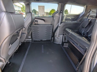 2026 Chrysler Pacifica Select - [NEW] BraunAbility XT - Power Fold-Out Ramp